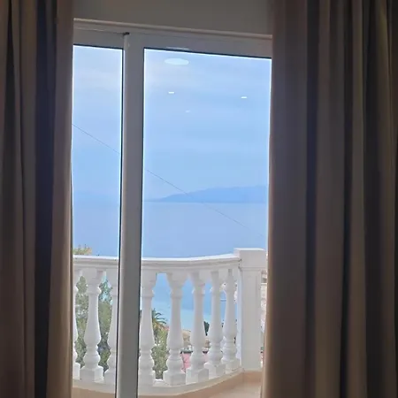 Tourist Area 2-bedroom With Sea View *